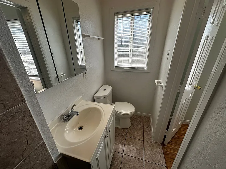 Soto Rose Apartments — Photo 22