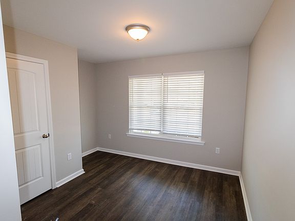 2nd image of 216 Evans Ter