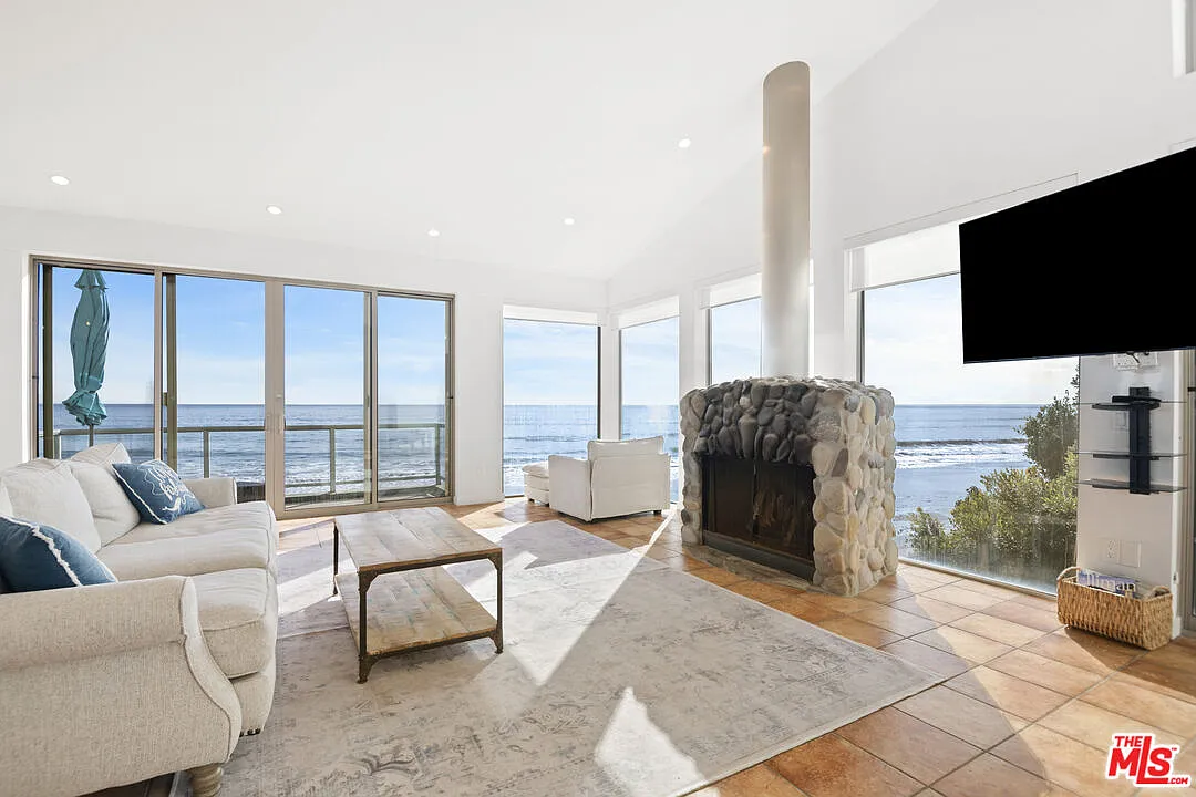 4 bed, 5.0 bath, 3000 sqft, $27,500 — Photo 4