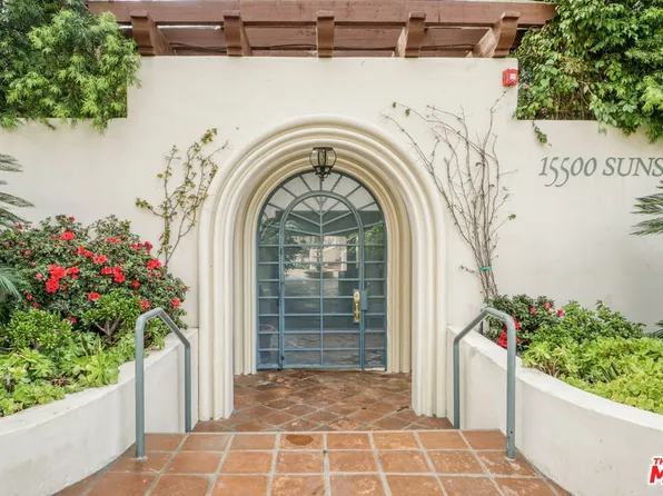 15500 W Sunset Blvd APT 302, Pacific Palisades, CA 90272