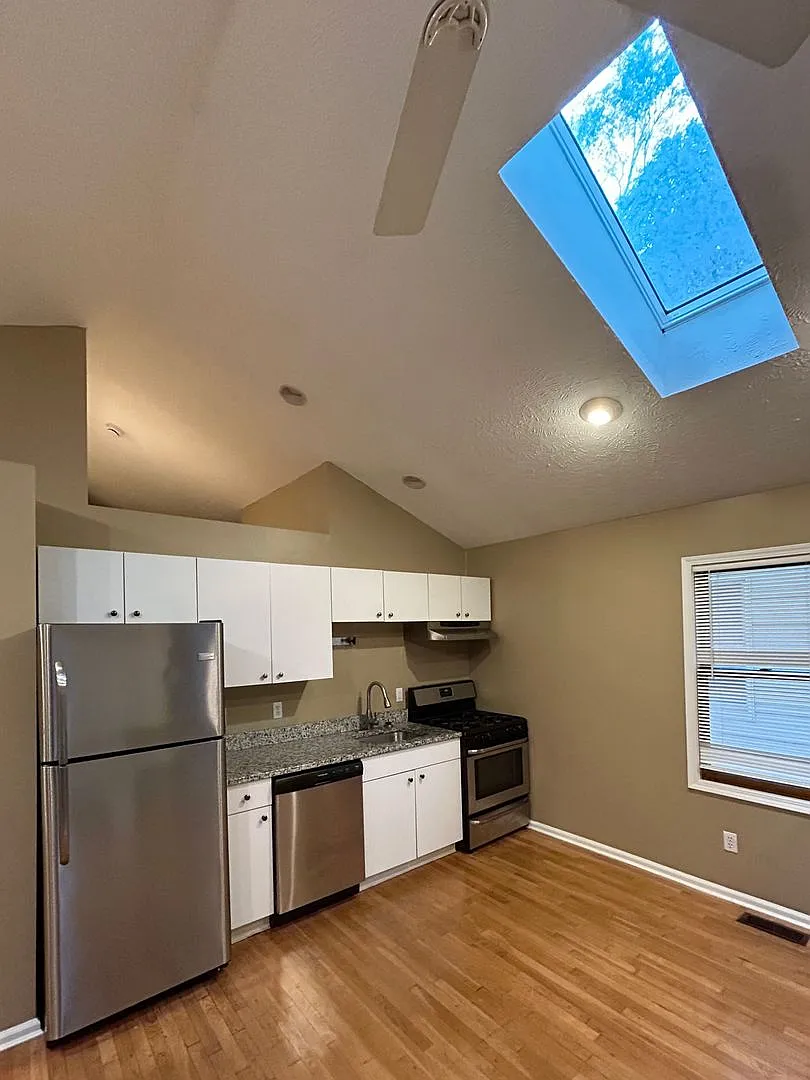 2603W11 — Photo 1