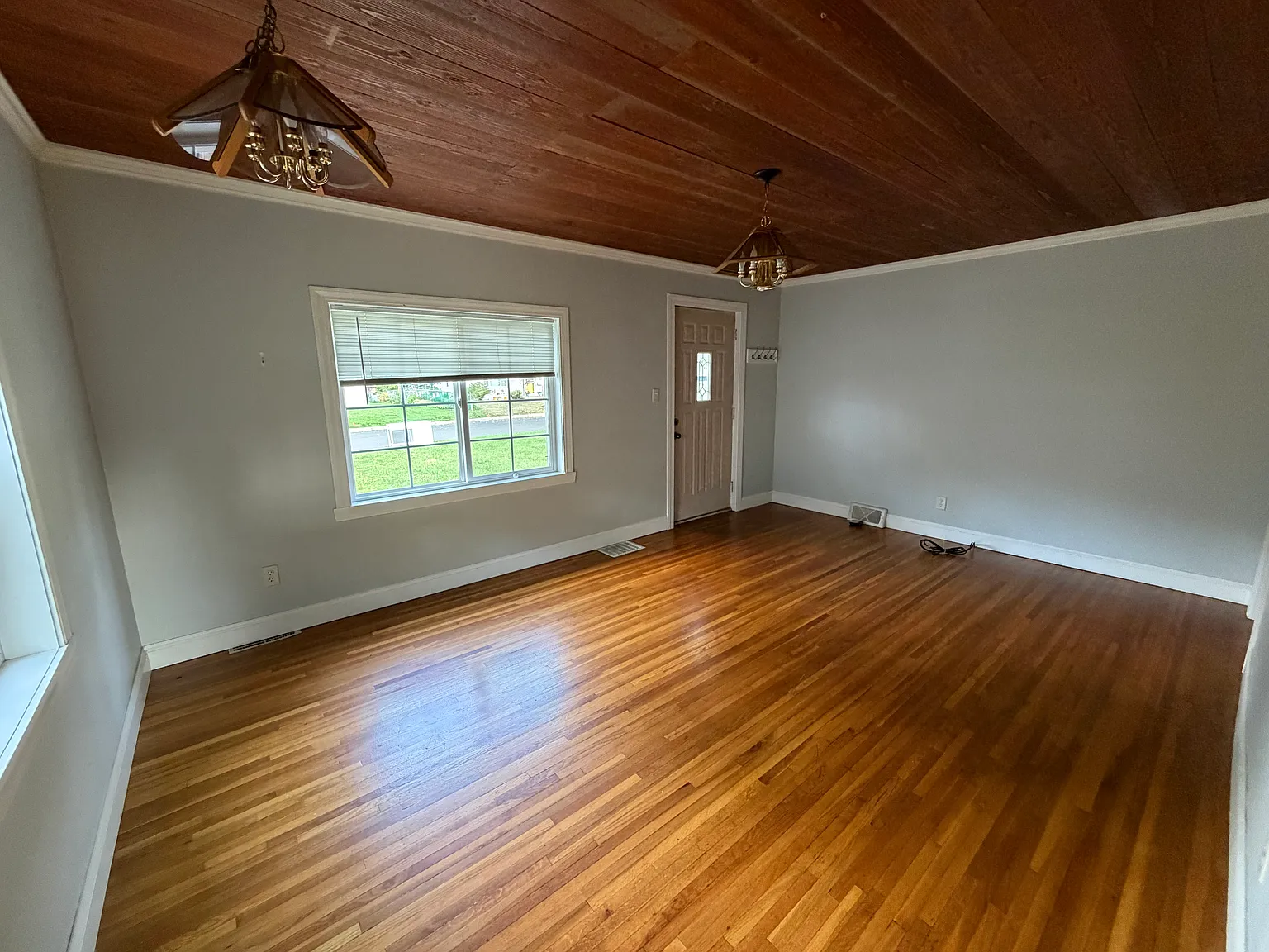 2 bed, 1500 sqft, $2,100 — Photo 3