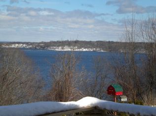 33 Roslyn West Shore Dr, Port Washington, NY 11050