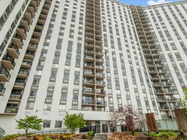 100 Manhattan Ave #1612, Union City, NJ 07087