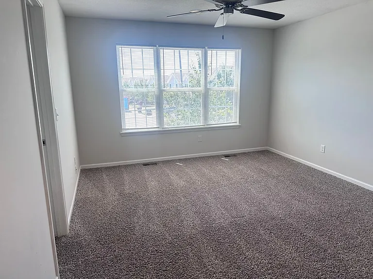 1542 NE Erin Ct — Photo 11
