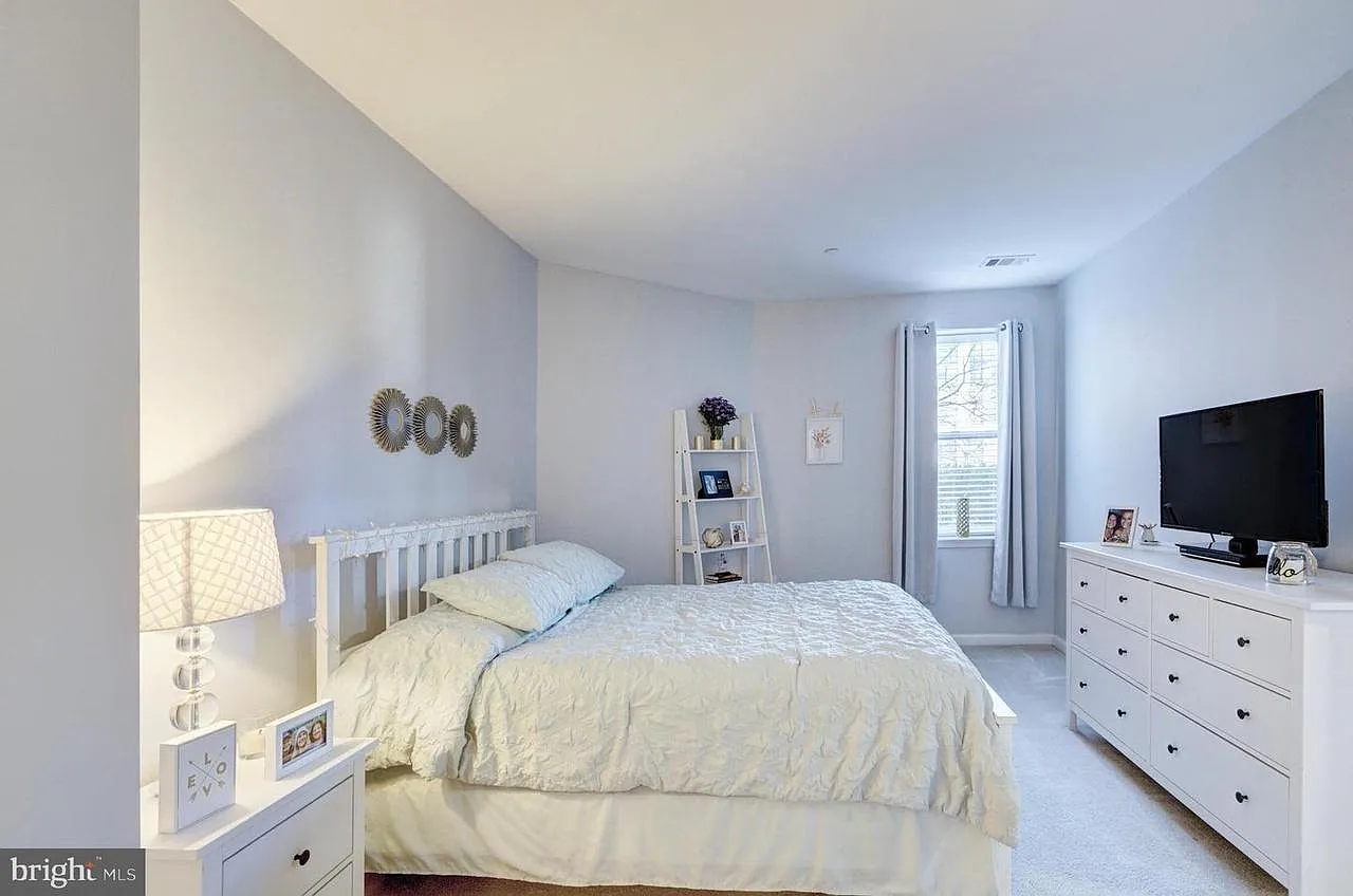 23 Pierside Dr — Photo 1