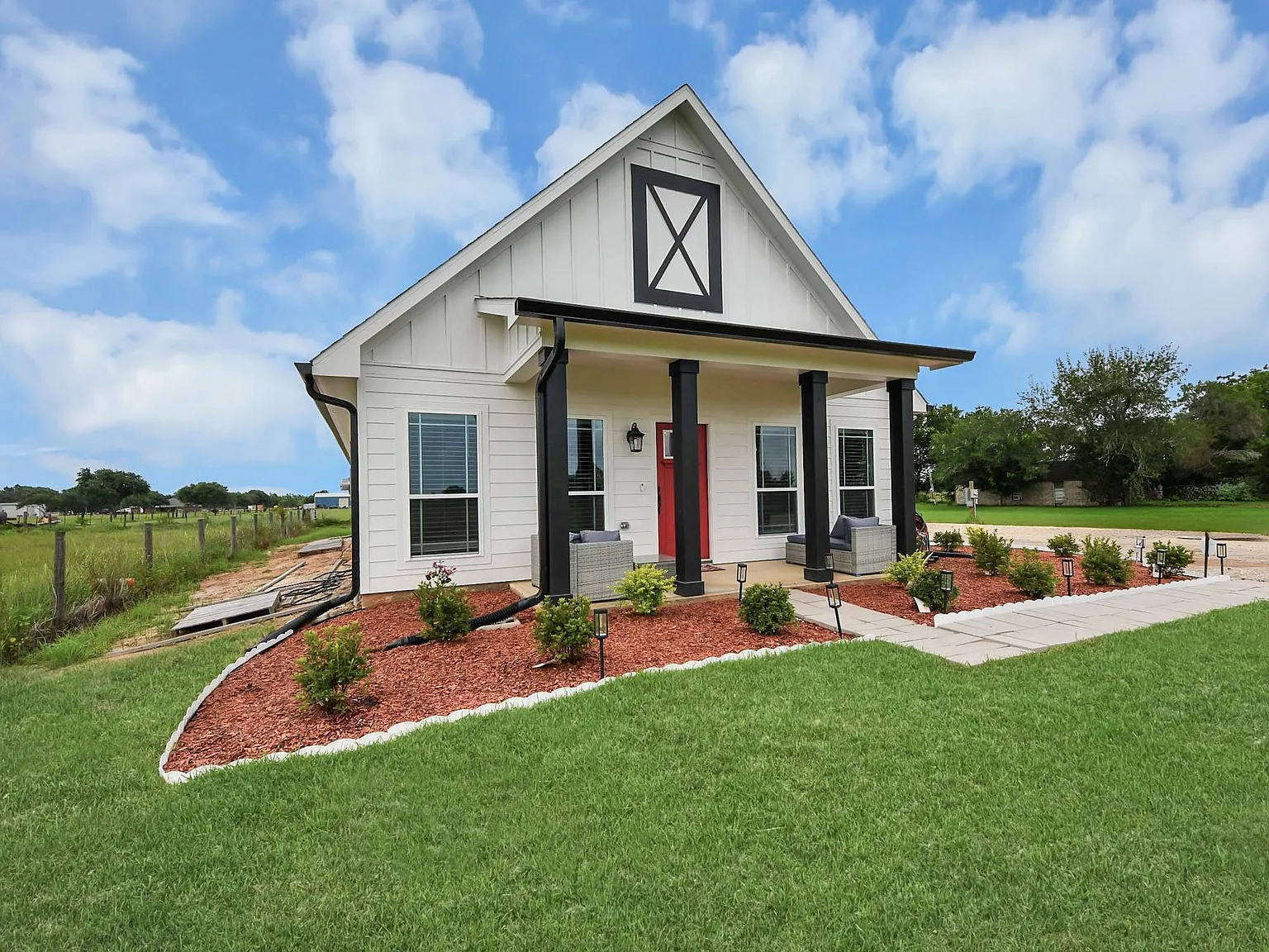 3 bed, 2.0 bath, 1705 sqft, $2,500 — Photo 4