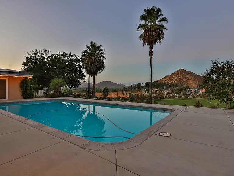 4835 Cliffside Dr — Photo 54