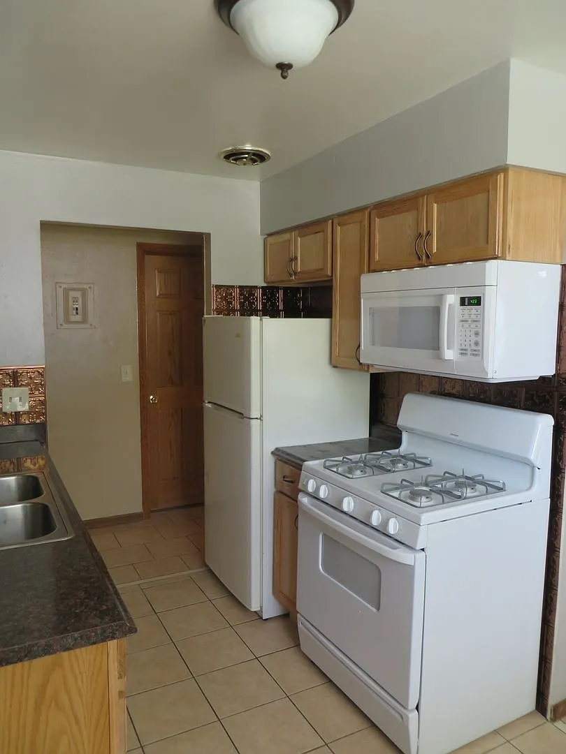 1823-ULY — Photo 3