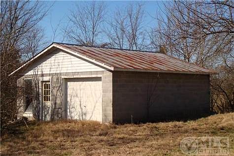 3rd image of 195 Hornaday Ln