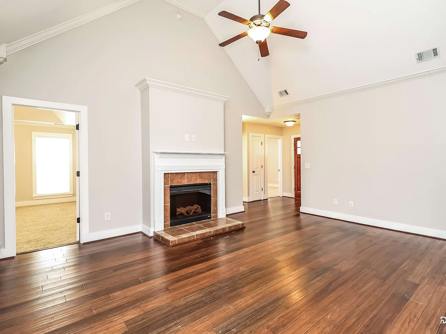 3 bed, 2.0 bath, 1226 sqft, $1,730 — Photo 4
