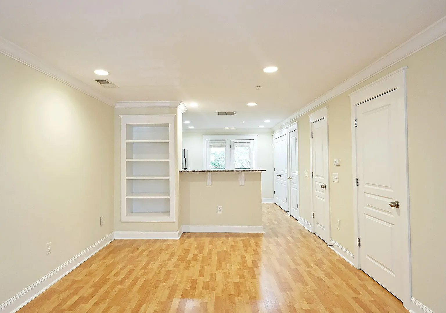 $500 Off 1st Month's Rent! Student + Pet-Friendly Woodlands Condo — Photo 4