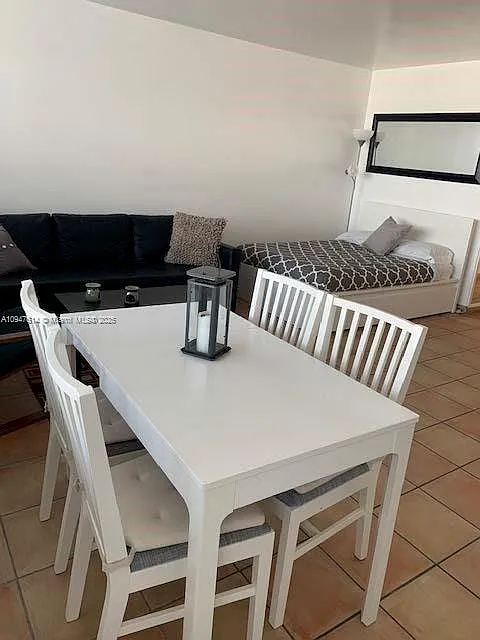 The Decoplage Condo — Photo 4