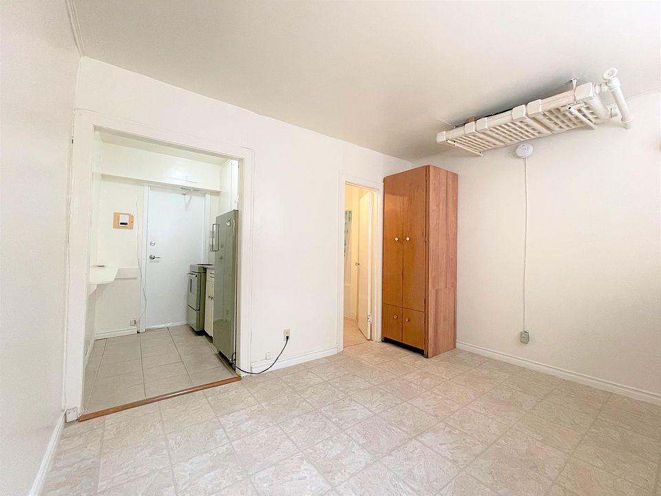 2nd image of 2175 Robinson St #4