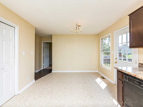 5th image of 240 Windmeade Cir