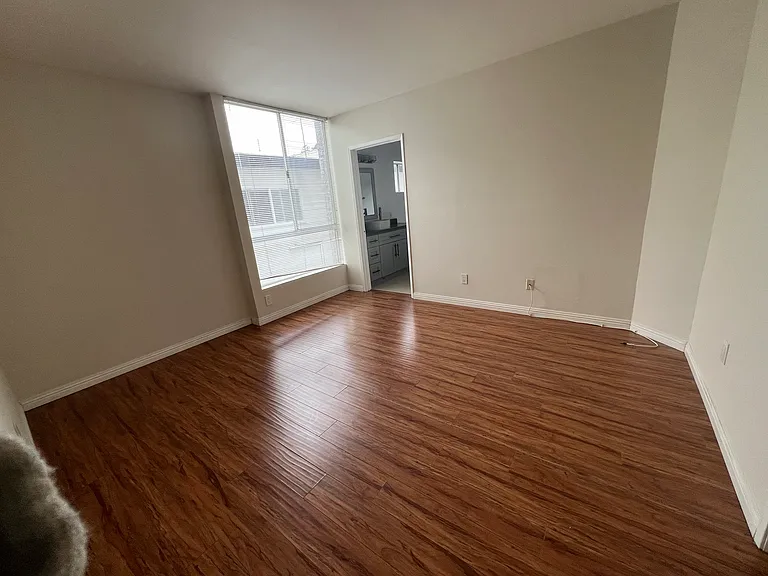 1943 Selby Ave #101 — Photo 8