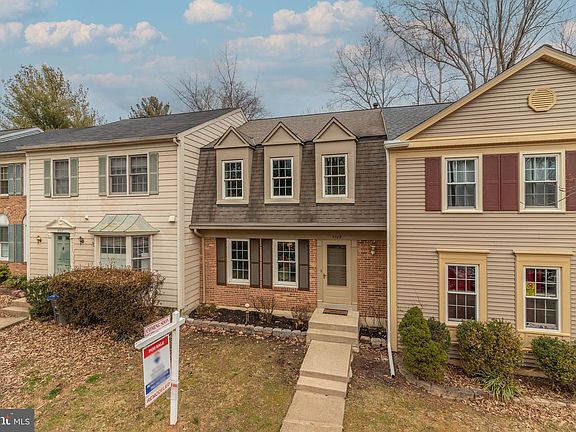 3rd image of 5709 Oakshore Ct