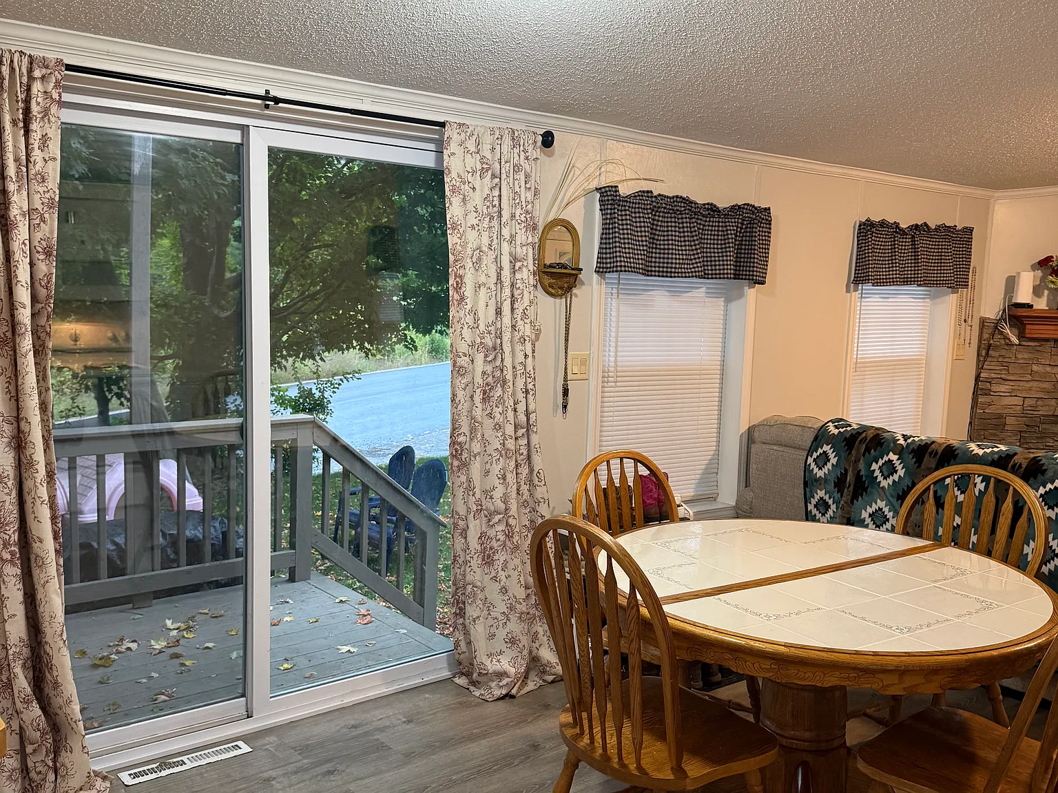 2 bed, 940 sqft, $1,900 — Photo 3