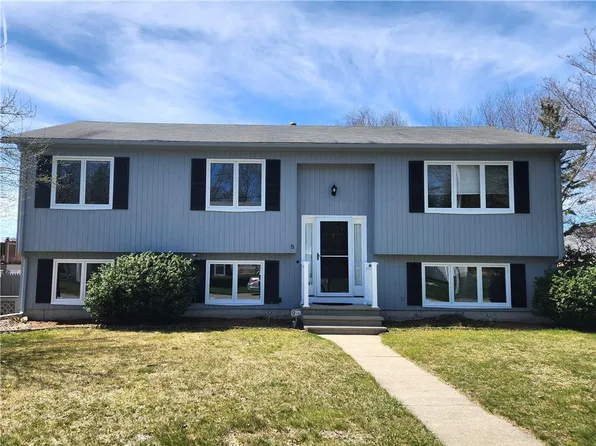 8 Clear Meadow Dr, North Providence, RI 02911