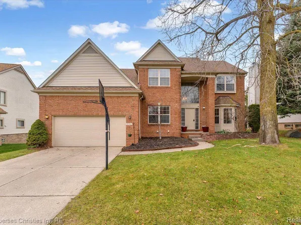 27263 Winterset Cir, Farmington Hills, MI 48334