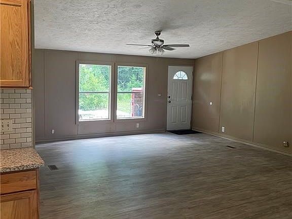 4th image of 1030 Jasmine Ln