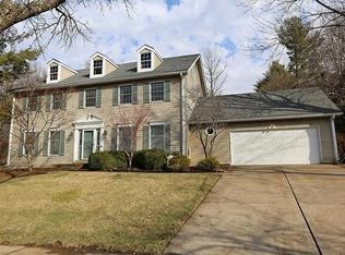 2307 Manor Creek Dr, Chesterfield, MO 63017