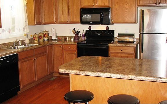 3rd image of 1412 Martins Glen Ln
