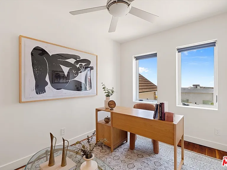 2700 Glendower Ave — Photo 38