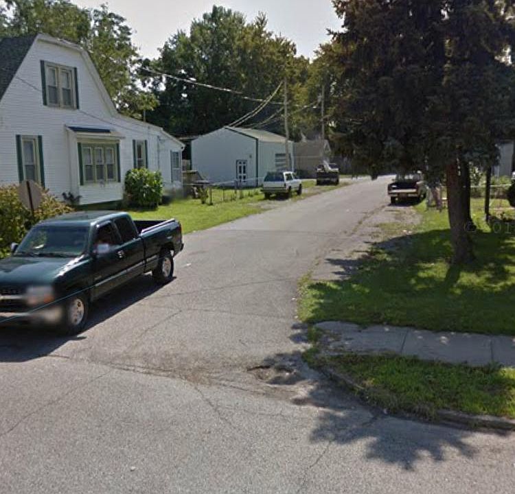 2nd image of 1751 E Oak St APT 1