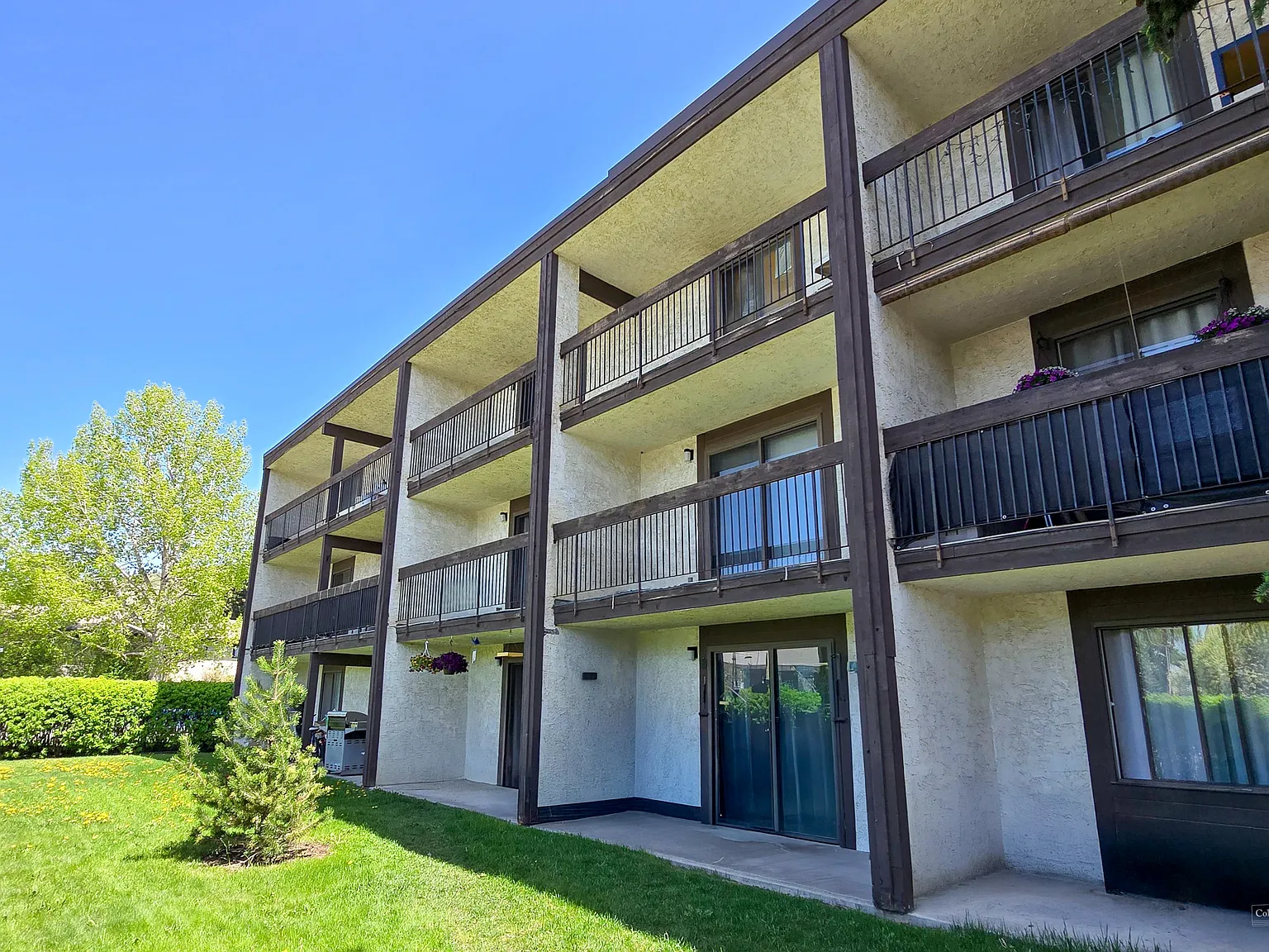 Mainstreet Cochrane Apartments — Photo 1