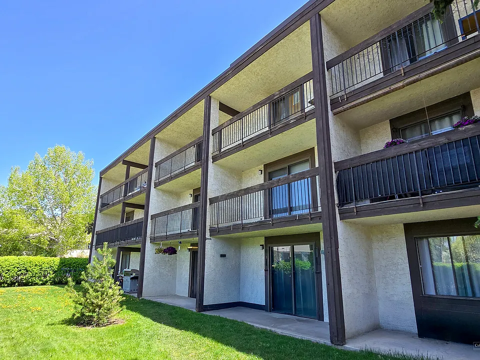 152 Ross Ave