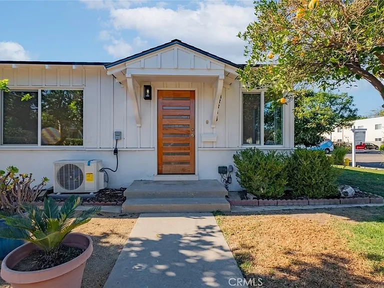 14418 Martha St — Photo 1