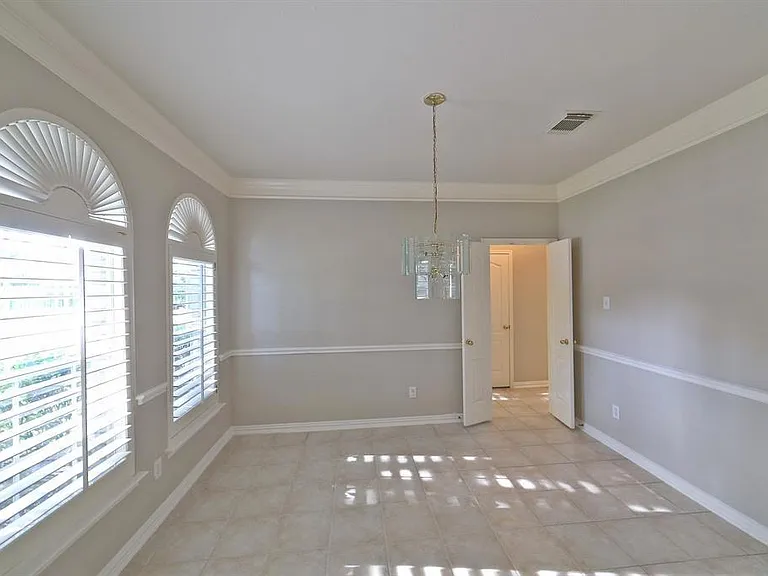 407 Groveton Ridge Ln — Photo 6