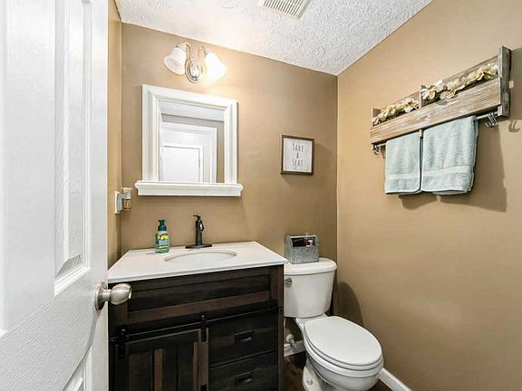 5th image of 152 Windward Dr