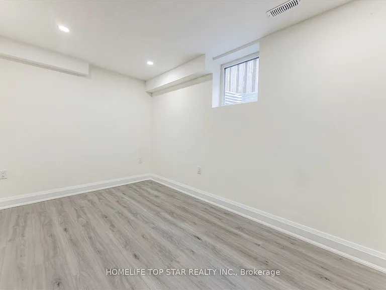28 Willowbrook Dr — Photo 6