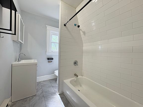5th image of 102 Vermont Ave Floor 1
