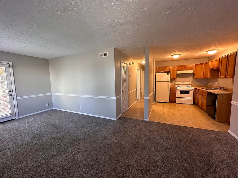 Breckenridge Apartment Homes — Photo 7