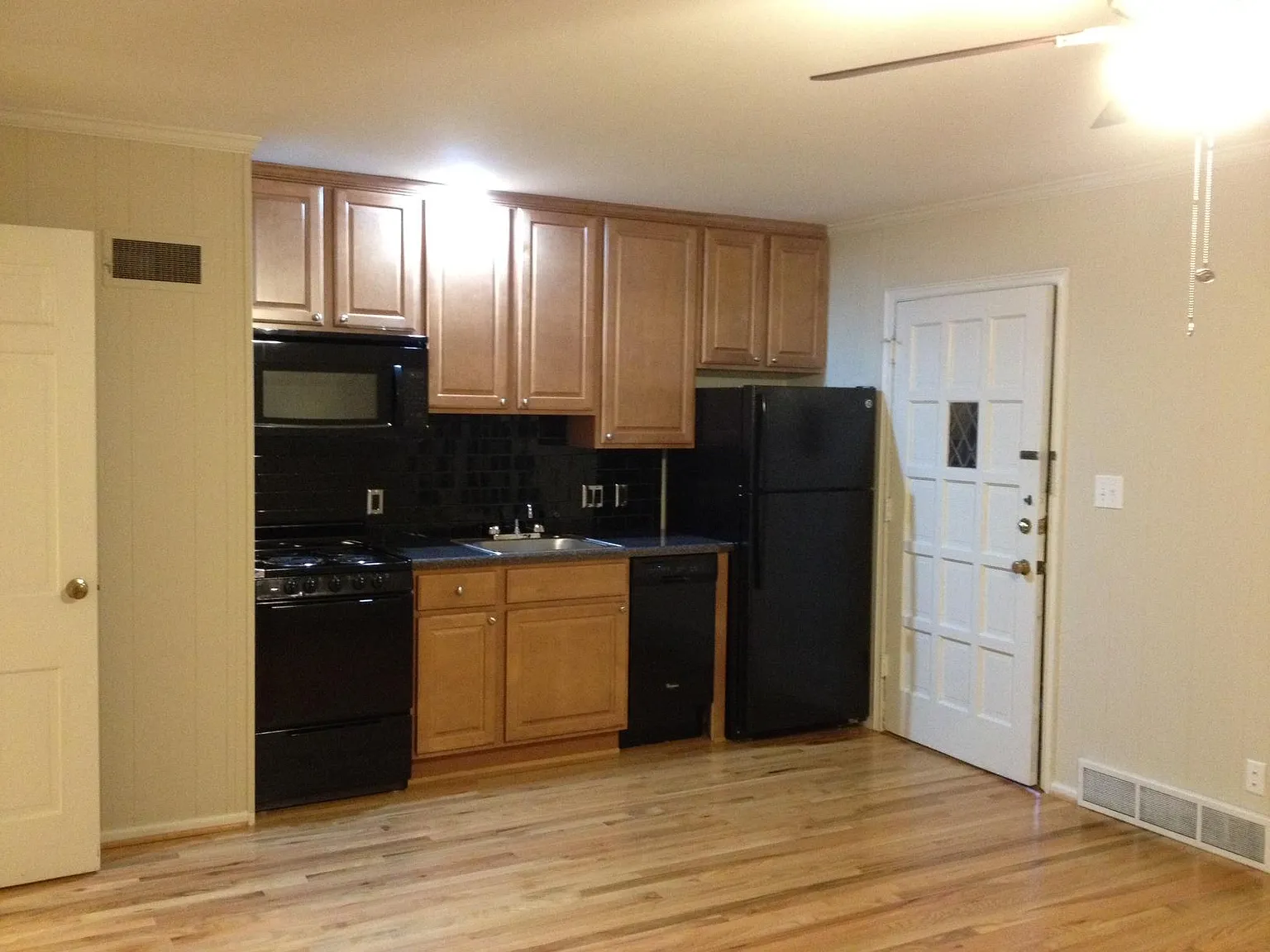 Somerset Apartments — Photo 4