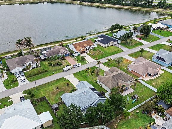 3rd image of 2373 SW Santana Avenue