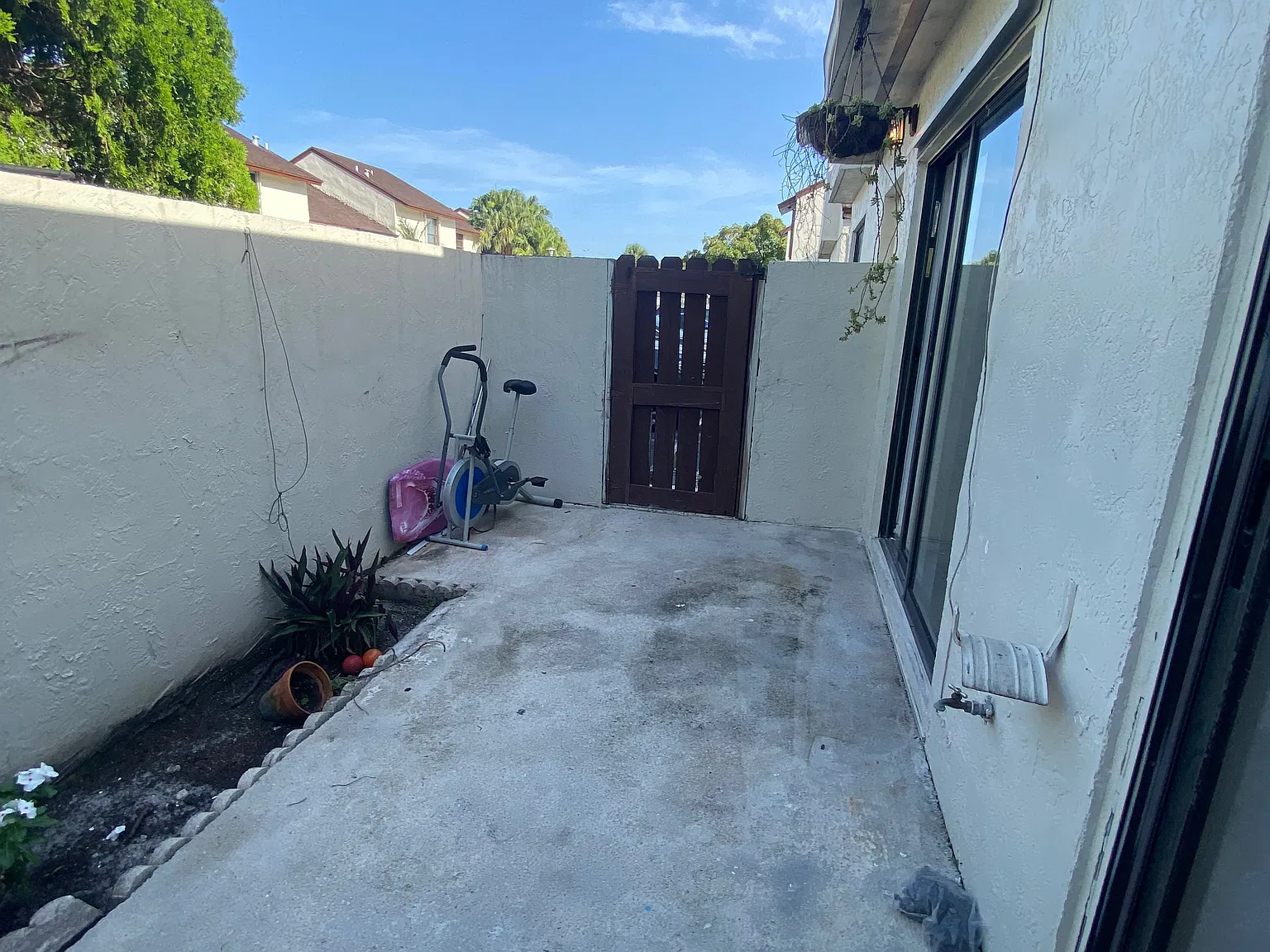 3 bed, 1100 sqft, $2,700 — Photo 2