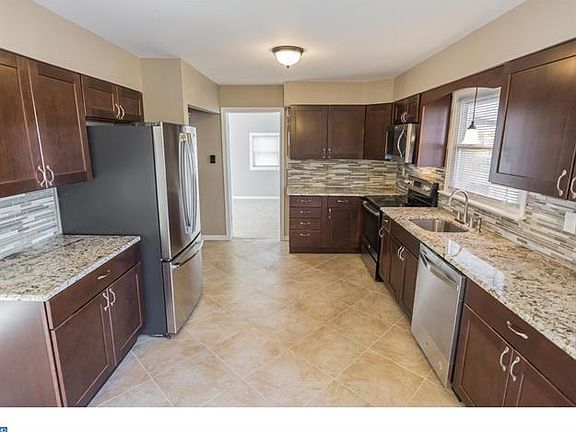 2nd image of 48 Larkspur St