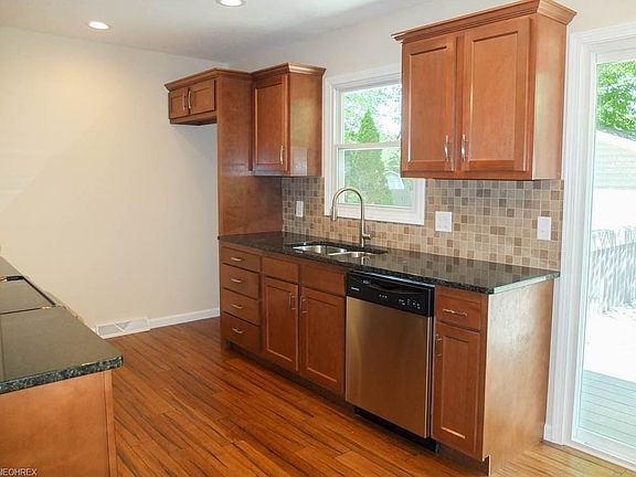 5th image of 204 Gaylord Dr