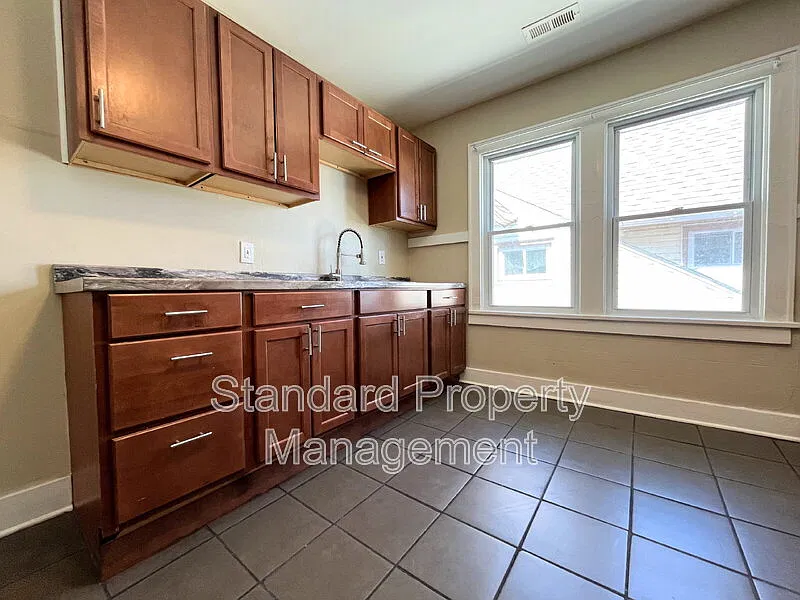 501 PLymouth Ave — Photo 4