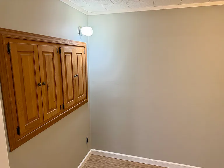 1549 W River Rd — Photo 14