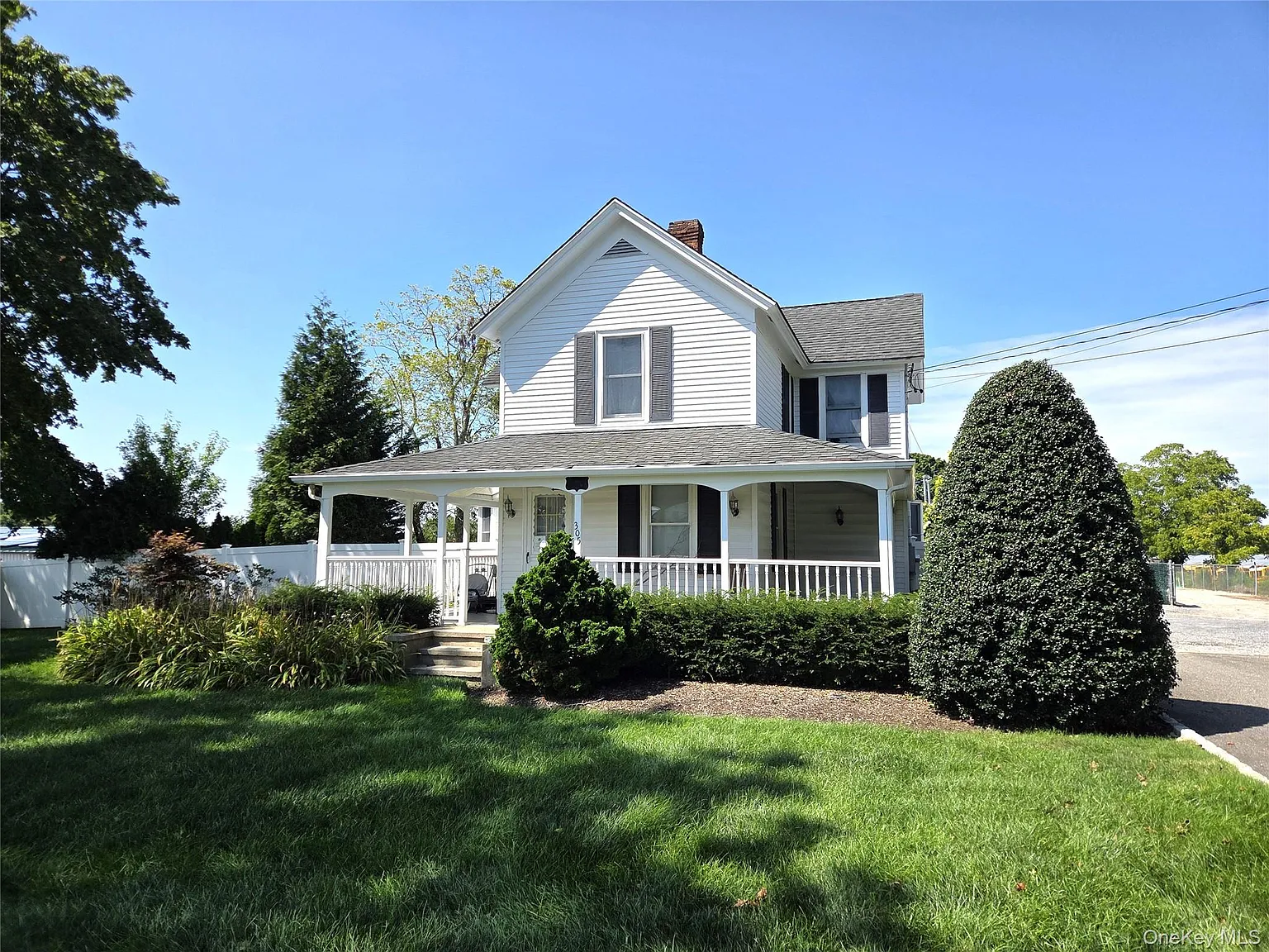 3 bed, 2.0 bath, 1801 sqft, $3,900 — Photo 1