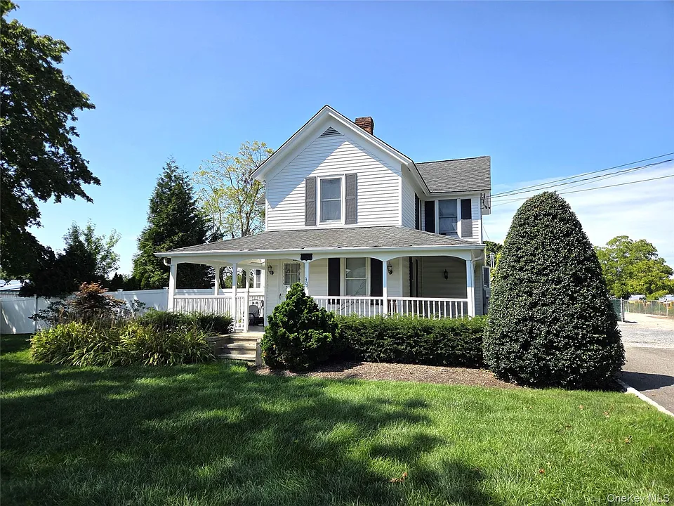 305 Edwards Ave