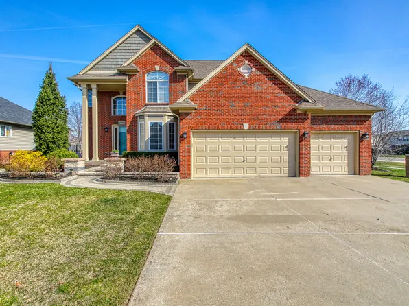 18683 Country Club Dr, Macomb, MI 48042