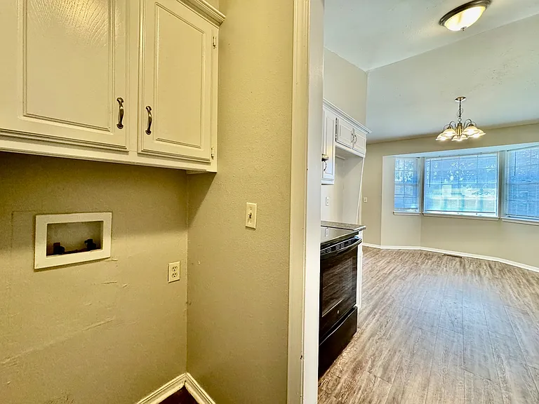 1006 Richmond St — Photo 10