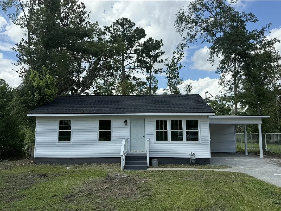 604 Pinetree Rd — Photo 1