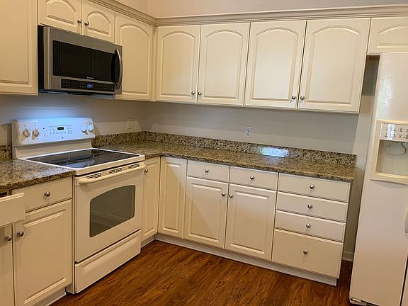 4th image of 2685D Canterbury Cir